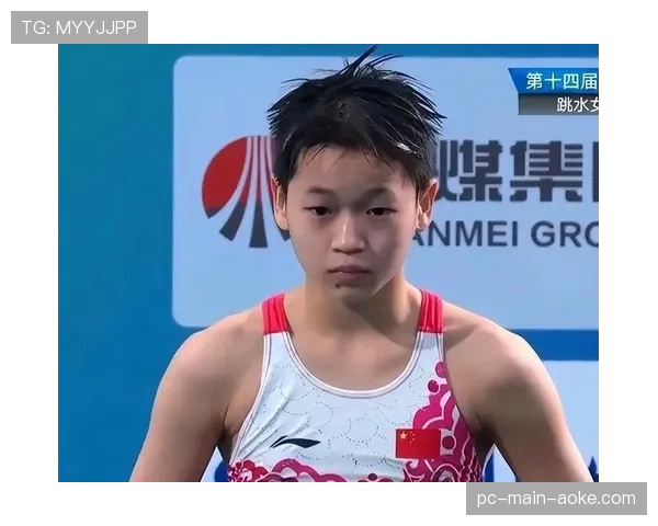 全红婵过年在家喝奶茶不怕变胖，又被游客围堵下车转身就跑